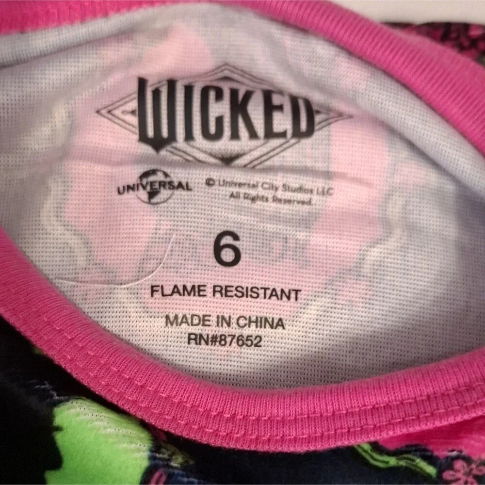 Wicked Girls 2pc Pajama Set Sz 6 Flame Resistant Velour LS Elphaba Glinda Cozy